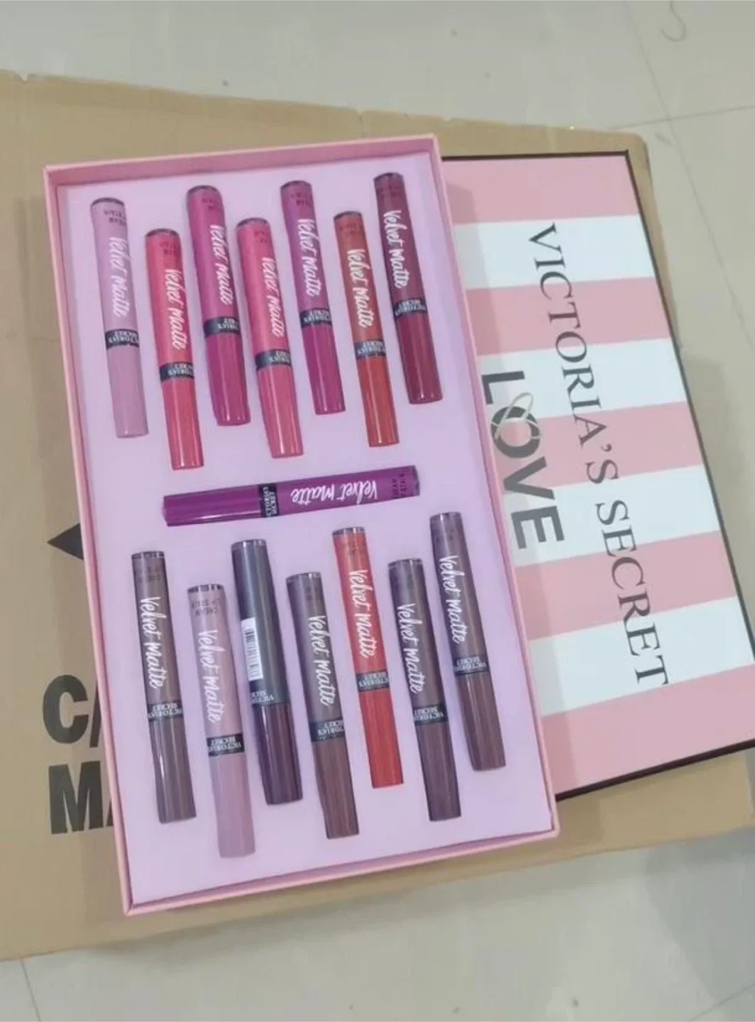 MAC Lipstick Lot - Assorted Shades image indicator(7)