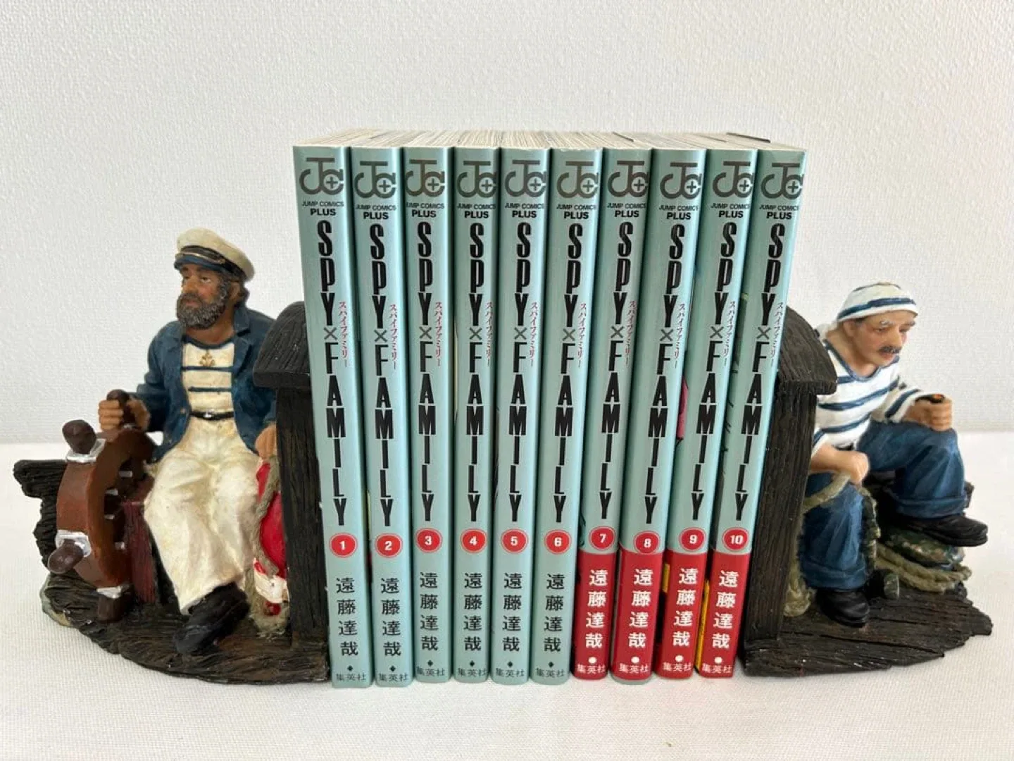 Spy x Family Manga Volumes 1-10 with Bookends image indicator(2)