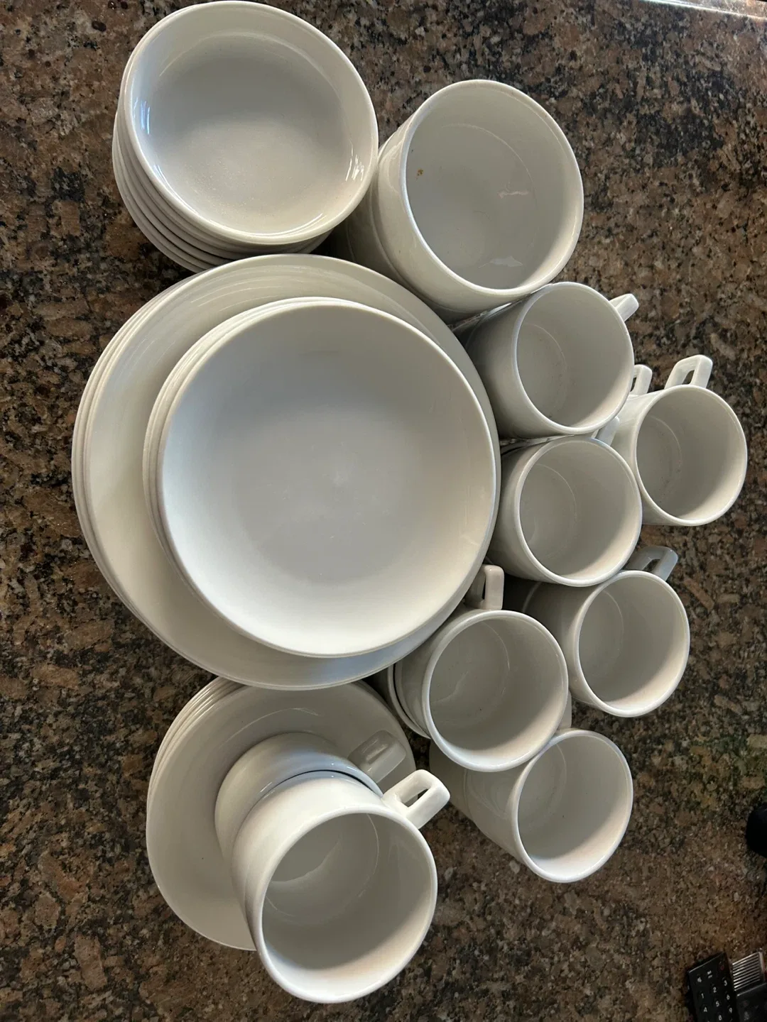 Fine Hotel China Dinnerware Set image indicator(4)