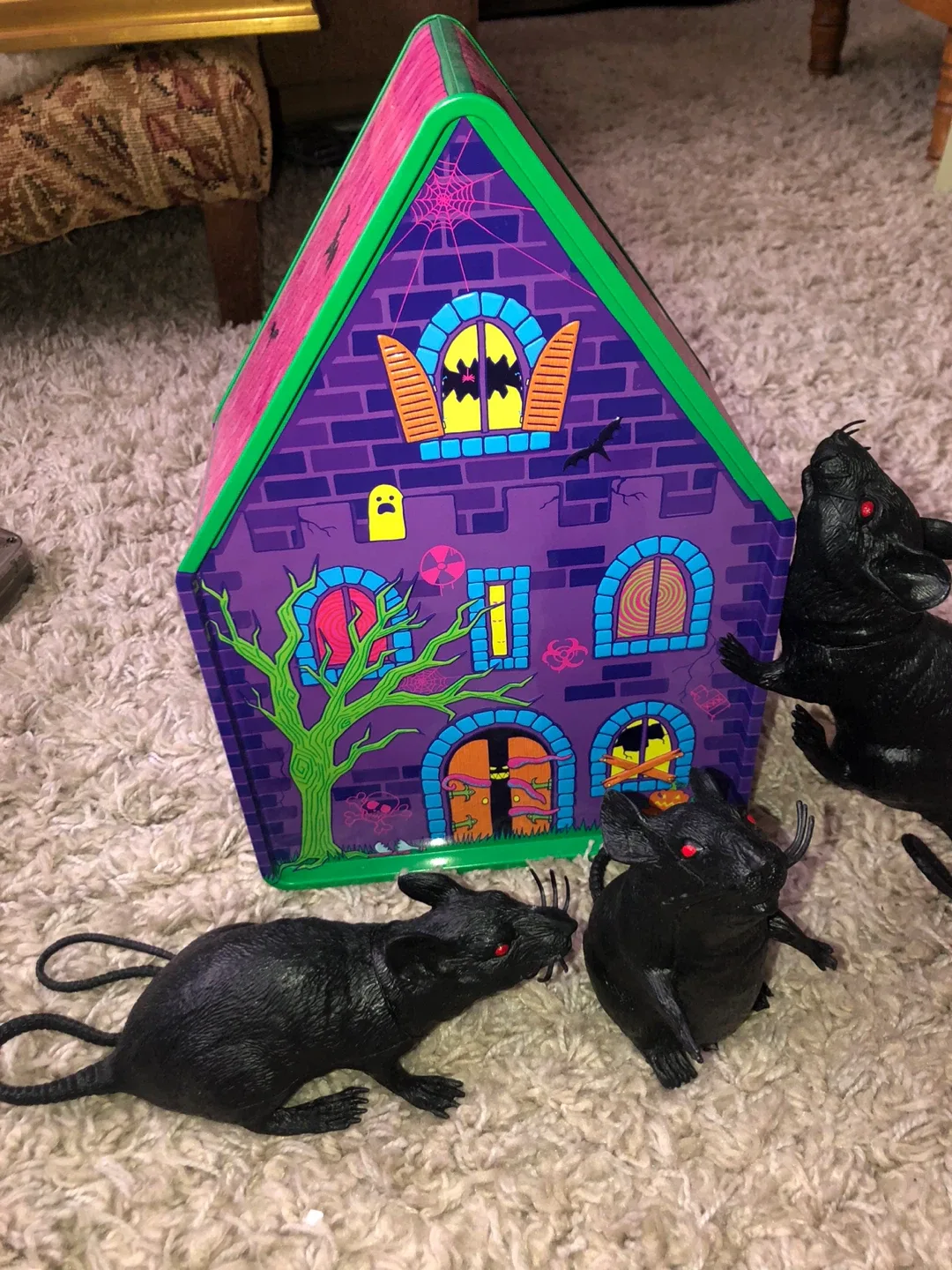 Halloween House Tin with Rats