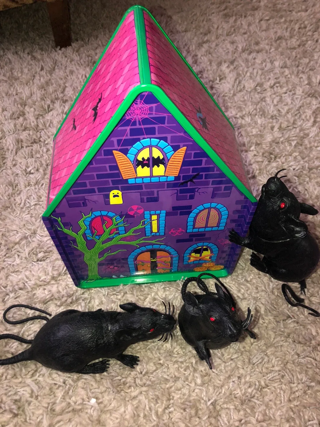 Halloween House Tin with Rats image indicator(2)