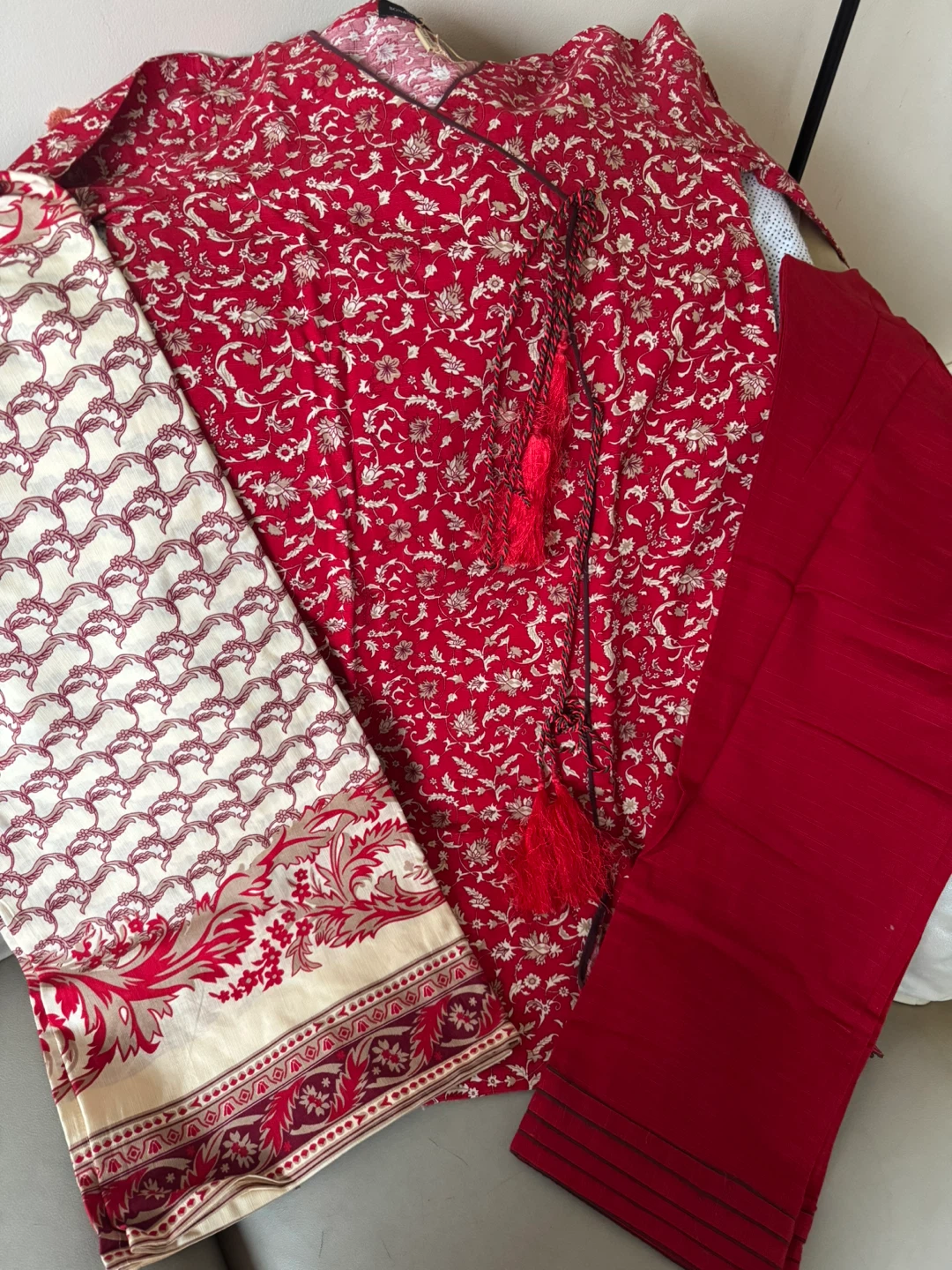 New Red Floral Print Outfit winter stuff comes with shawl