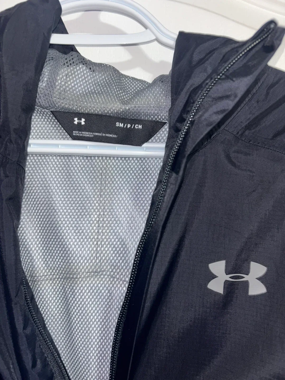 Under Armour Black Rain Jacket - Size Small image indicator(2)