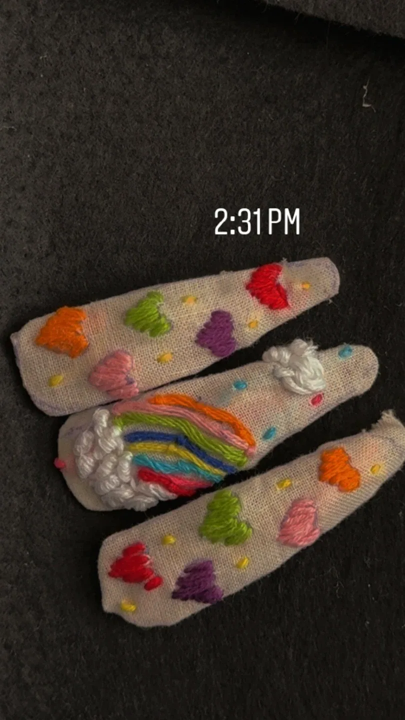 Handmade Embroidered Hair Clips image indicator(3)