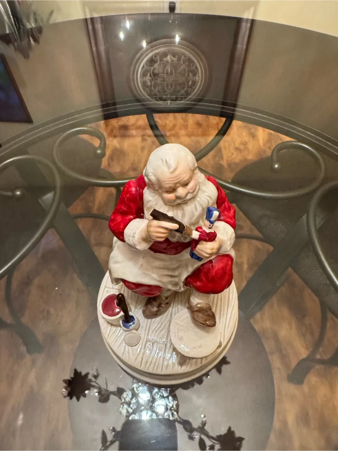 Gibson Santa's Toy Shop Musical Figurine image indicator(2)