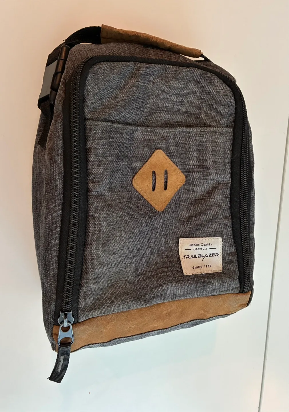 Grey lunch box thumbnail