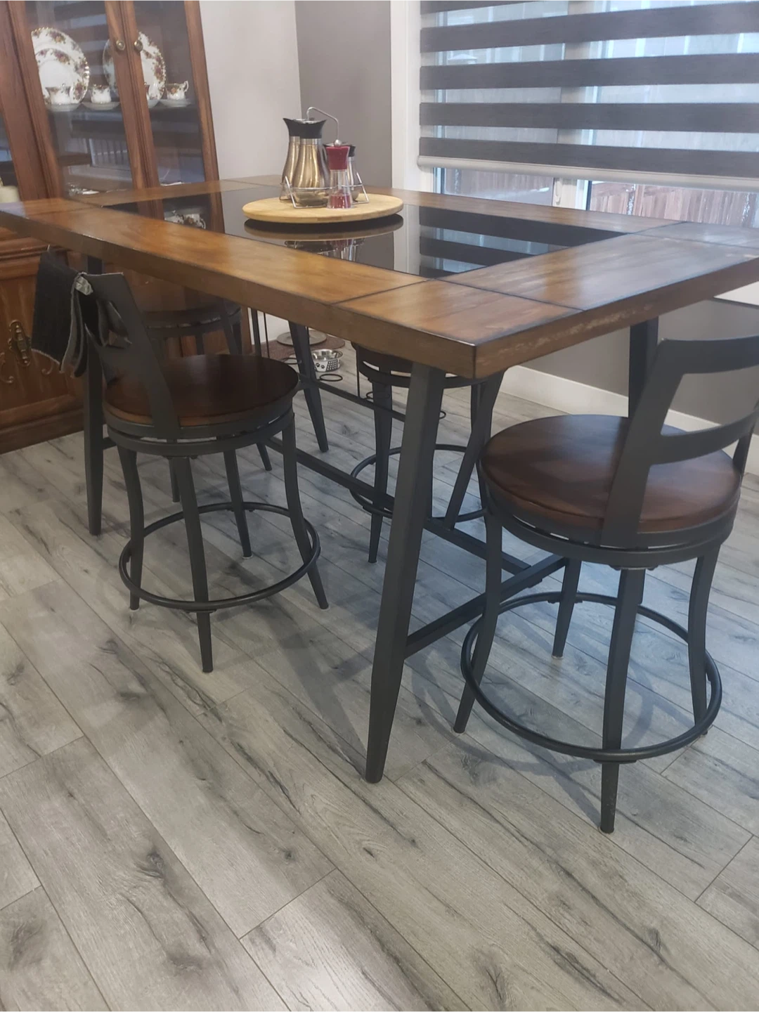 Dining Table with 6 Bar Stools - photo 3