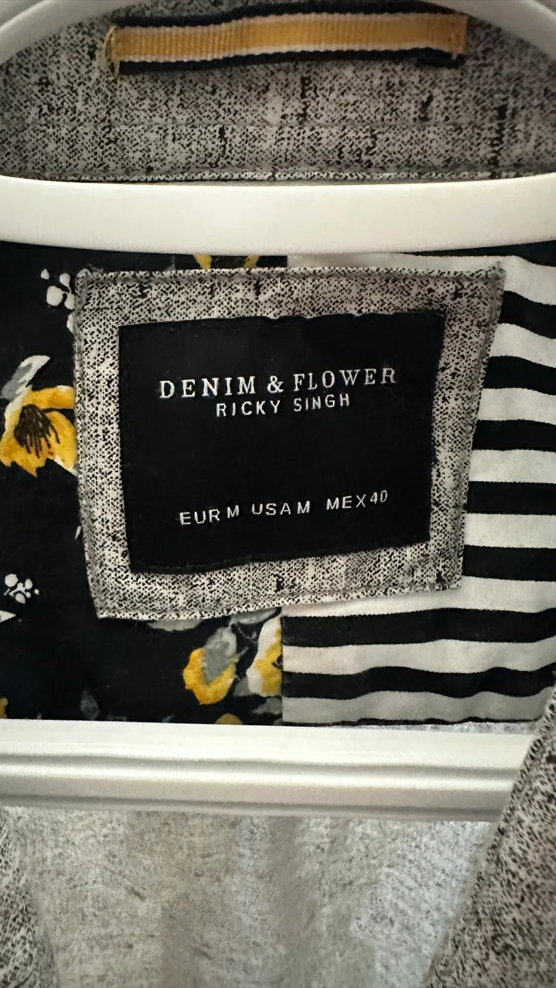 Grey Shirt - Size M image indicator(2)