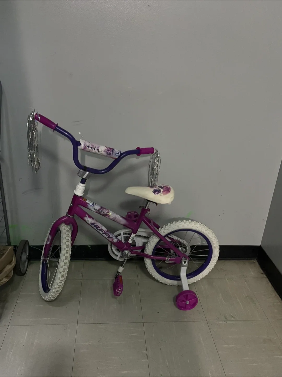 Huffy Sea Star Girls Bike - Purple & White image indicator(2)