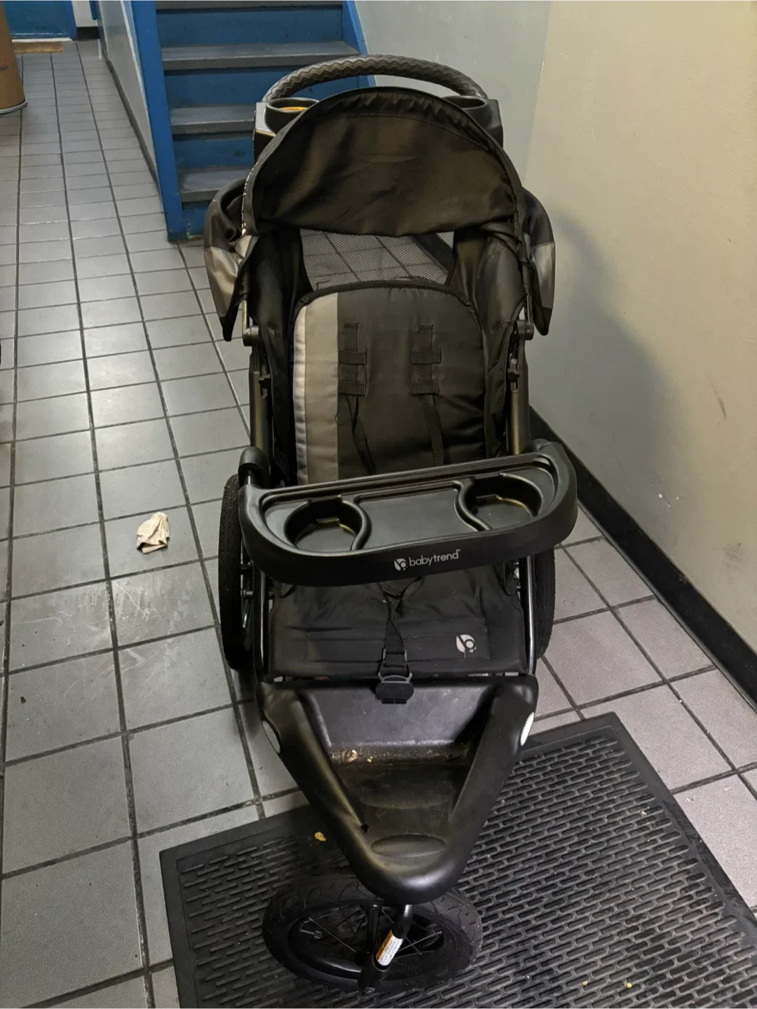 Used stroller in good condition. image indicator(3)