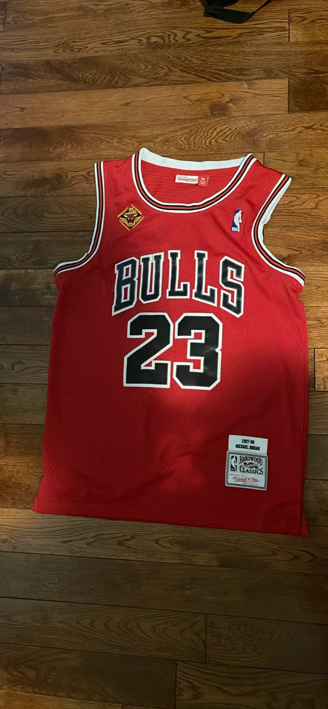 Michael Jordan Bulls Jersey - Mitchell & Ness image indicator(2)