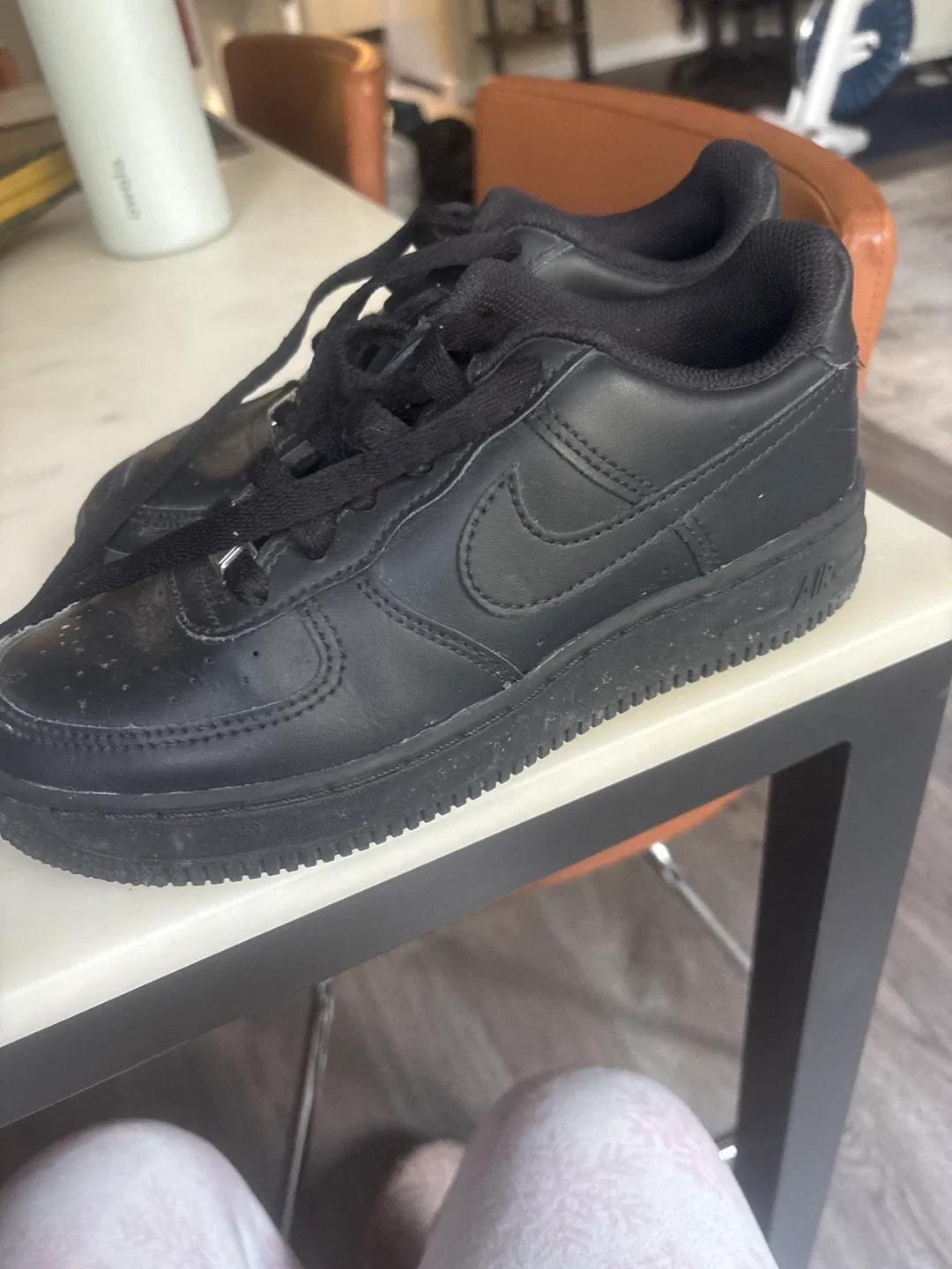 Nike Air Force 1 Black Shoes Size 3.5Y image indicator(2)