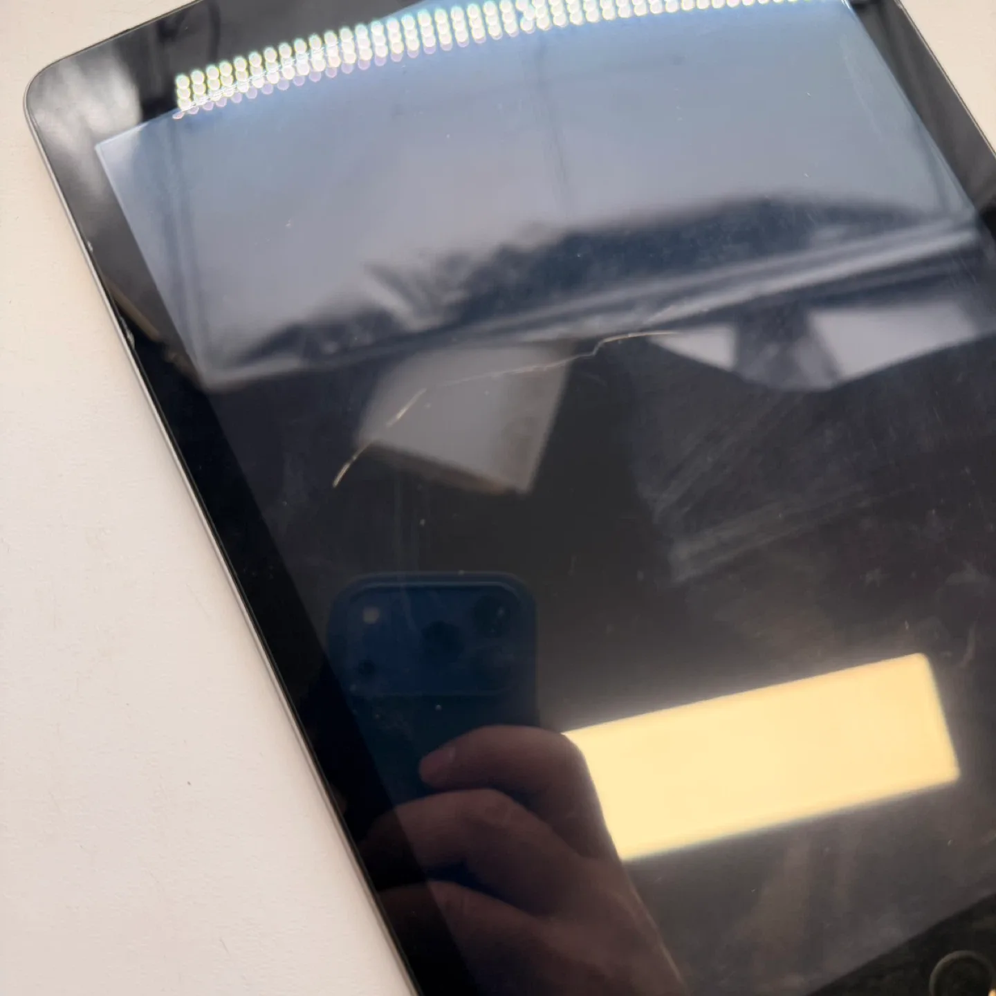 Apple iPad 5th Generation – 32 GB Wi-Fi – Space Gray image indicator(9)