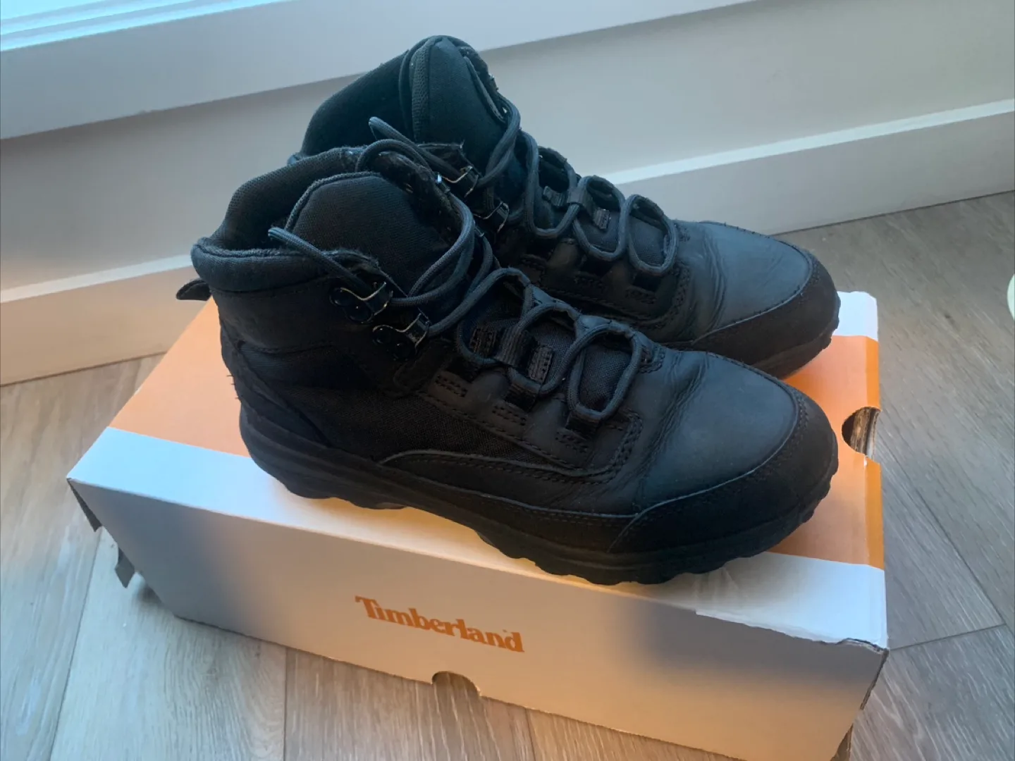 Timberland Converse L/F Mid Black Nubuck Boots - Size 4