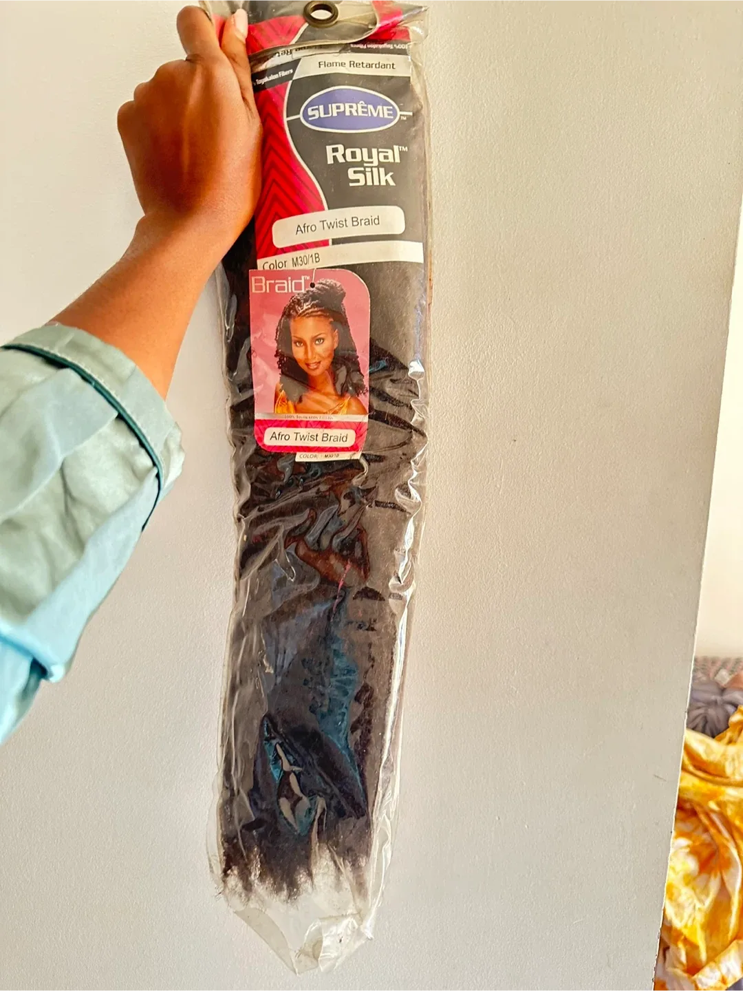 Supreme Royal Silk Afro Twist Braid M30/1B image indicator(2)