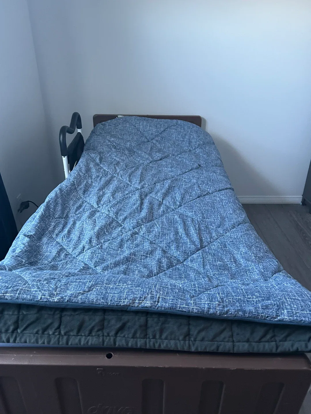 Drive Medical Electric Hospital Bed image indicator(4)