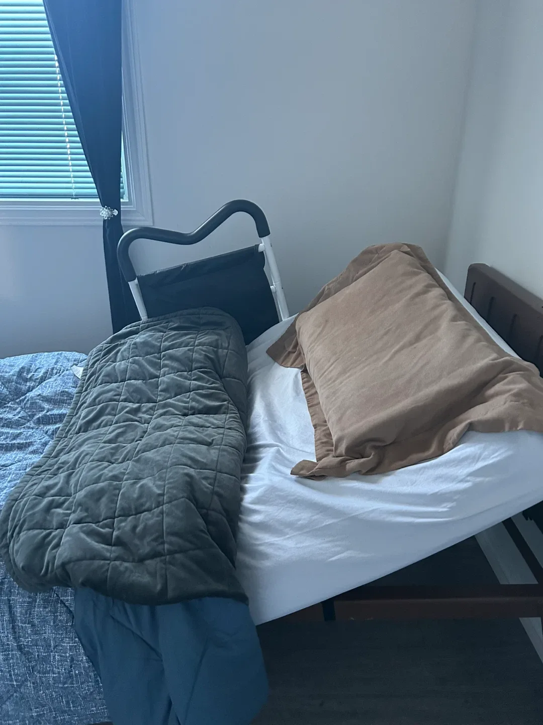 Drive Medical Electric Hospital Bed image indicator(3)