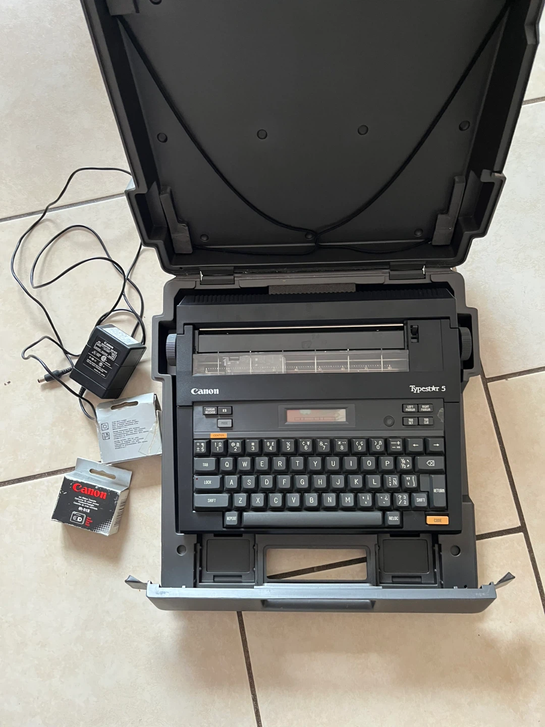 Canon Typestar 5 Typewriter - photo 2
