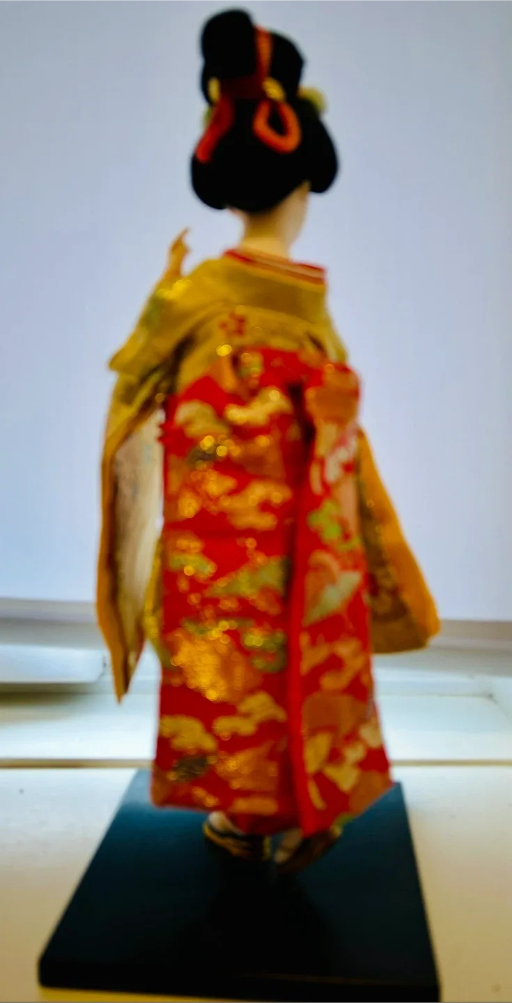 Japanese Geisha Doll in Red and Gold Kimono image indicator(9)
