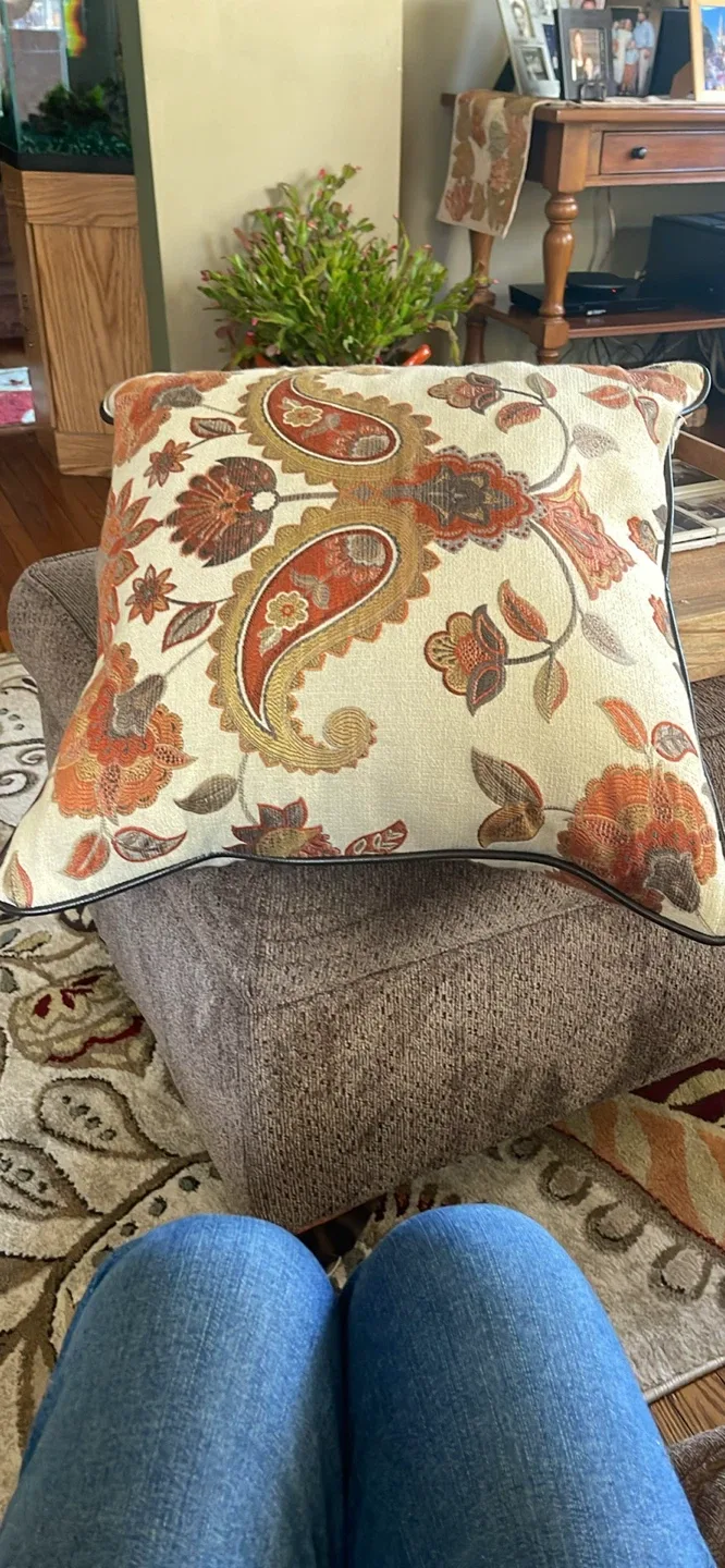 Floral Paisley Throw Pillow image indicator(3)