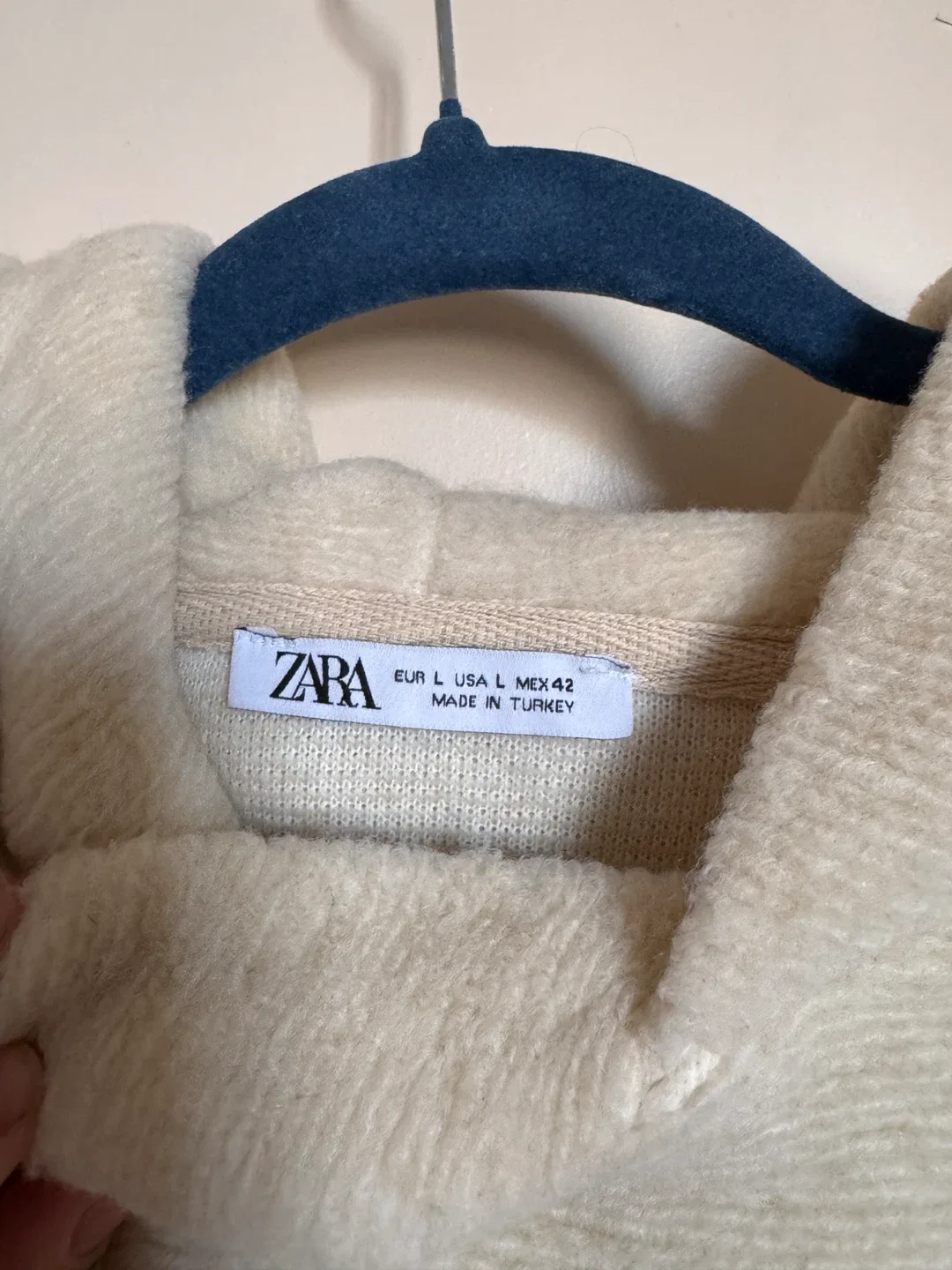 ZARA Cream Hoodie - Size L image indicator(3)