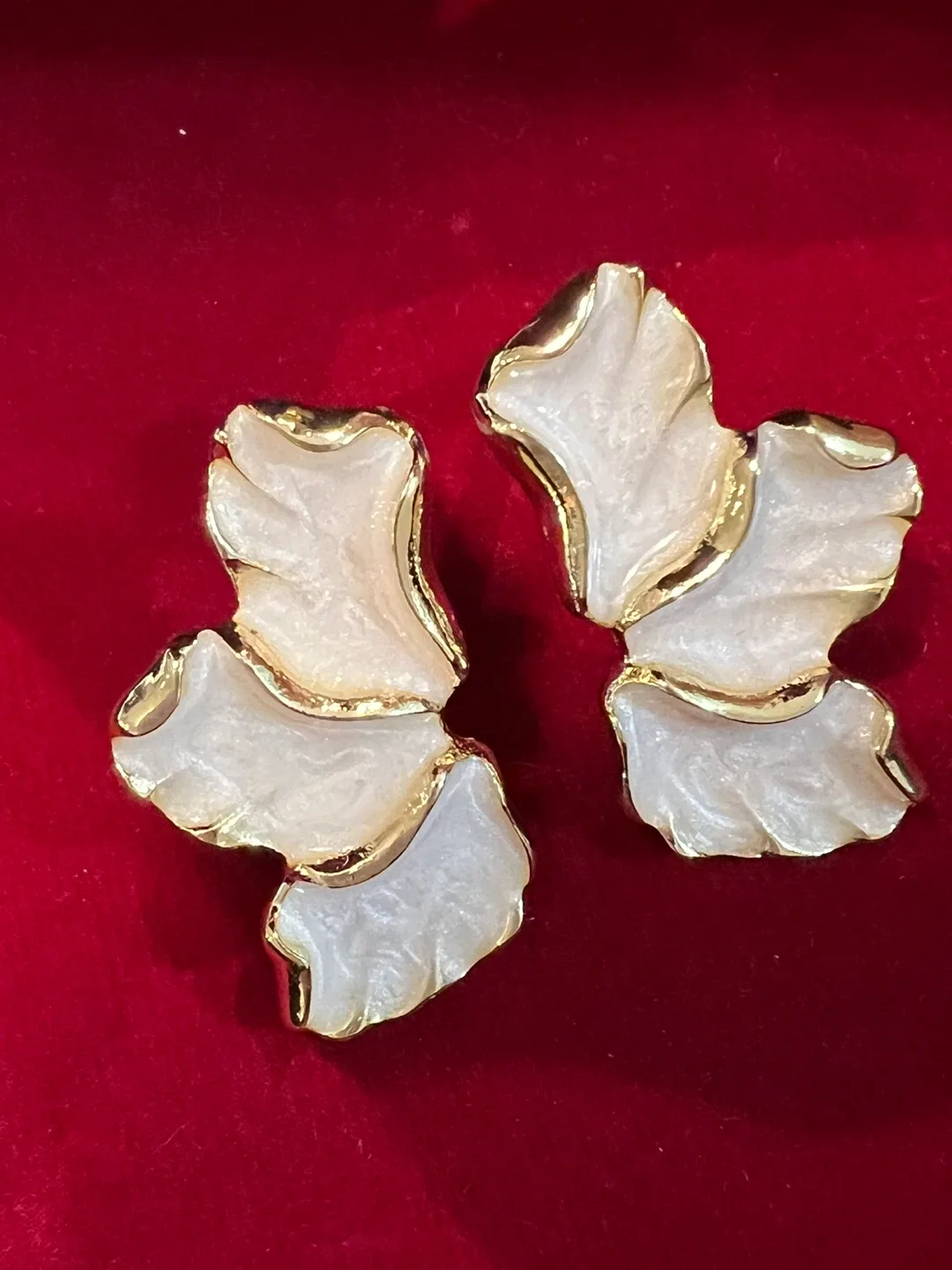 Flower Design Earrings thumbnail