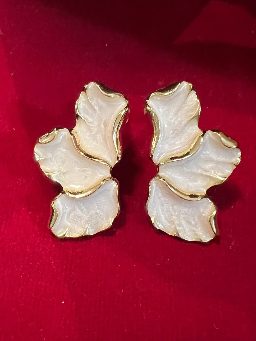 Flower Design Earrings image indicator(2)