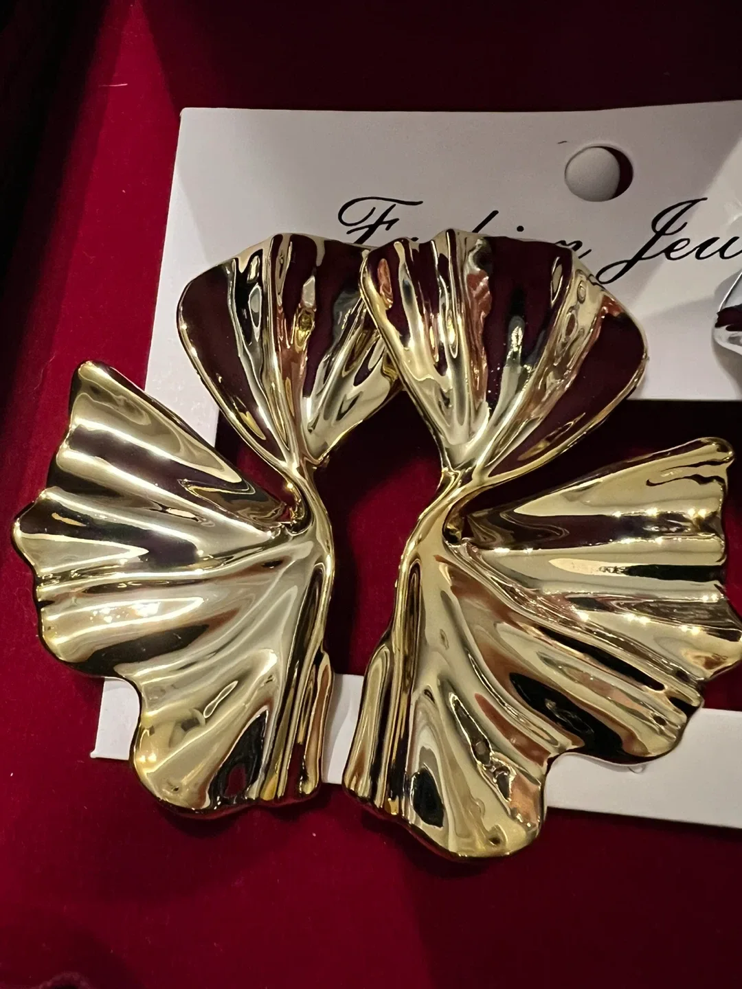 Fashion Jewelry Gold Earrings thumbnail