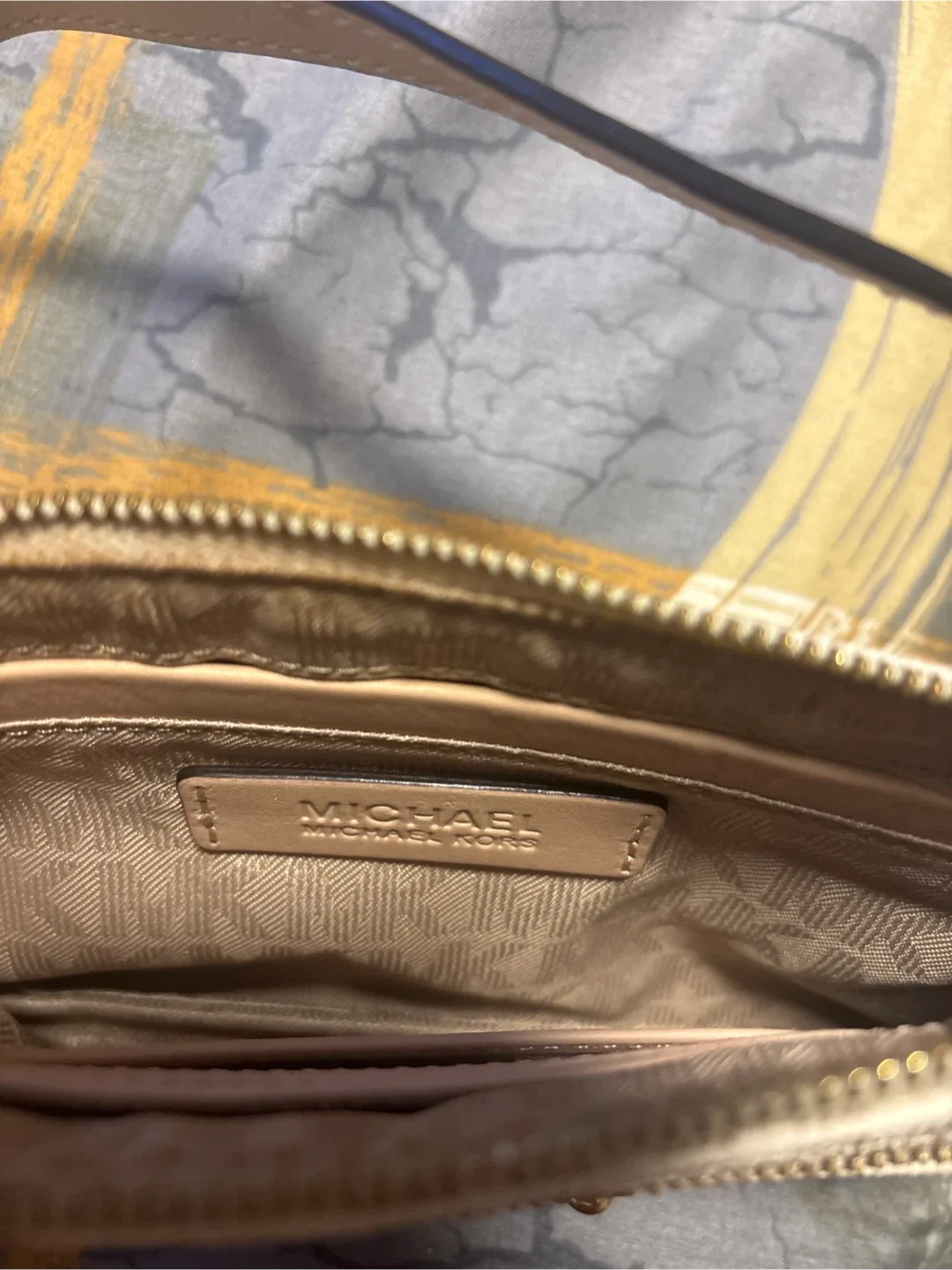 Michael Kors Est. 1981 Handbag image indicator(2)