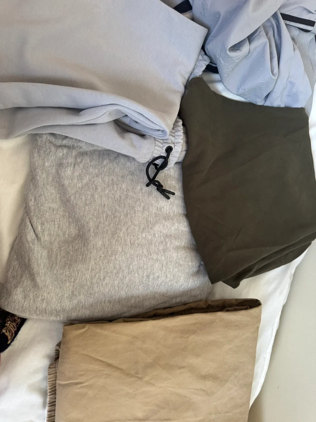 Assorted clothing items image indicator(4)