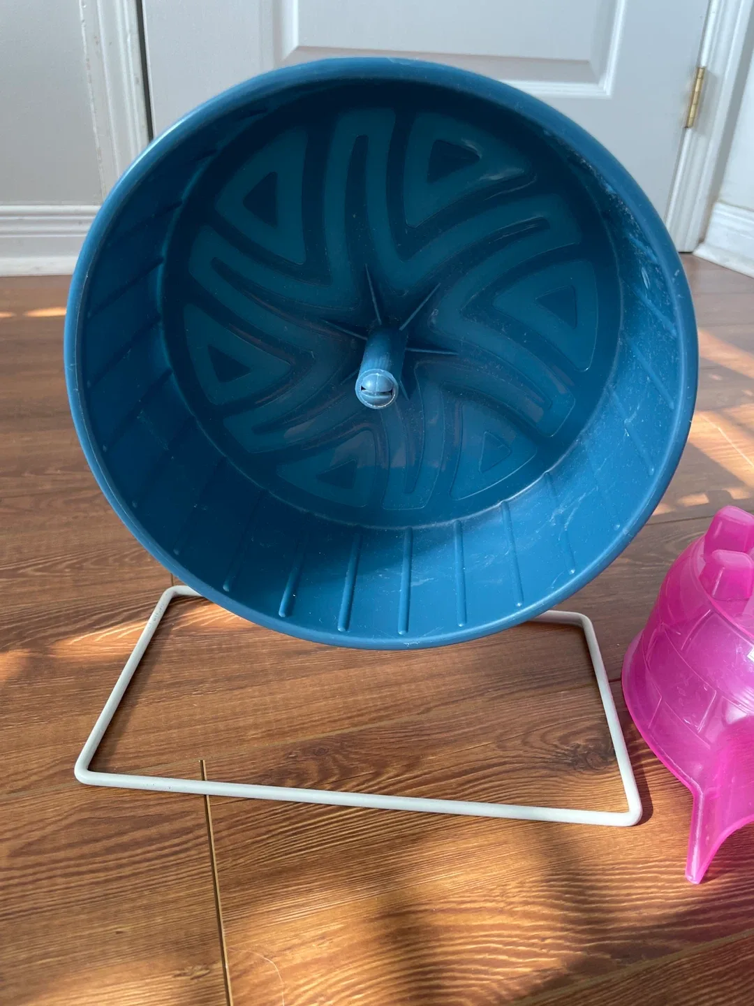 Hamster Wheel & Hideouts image indicator(2)