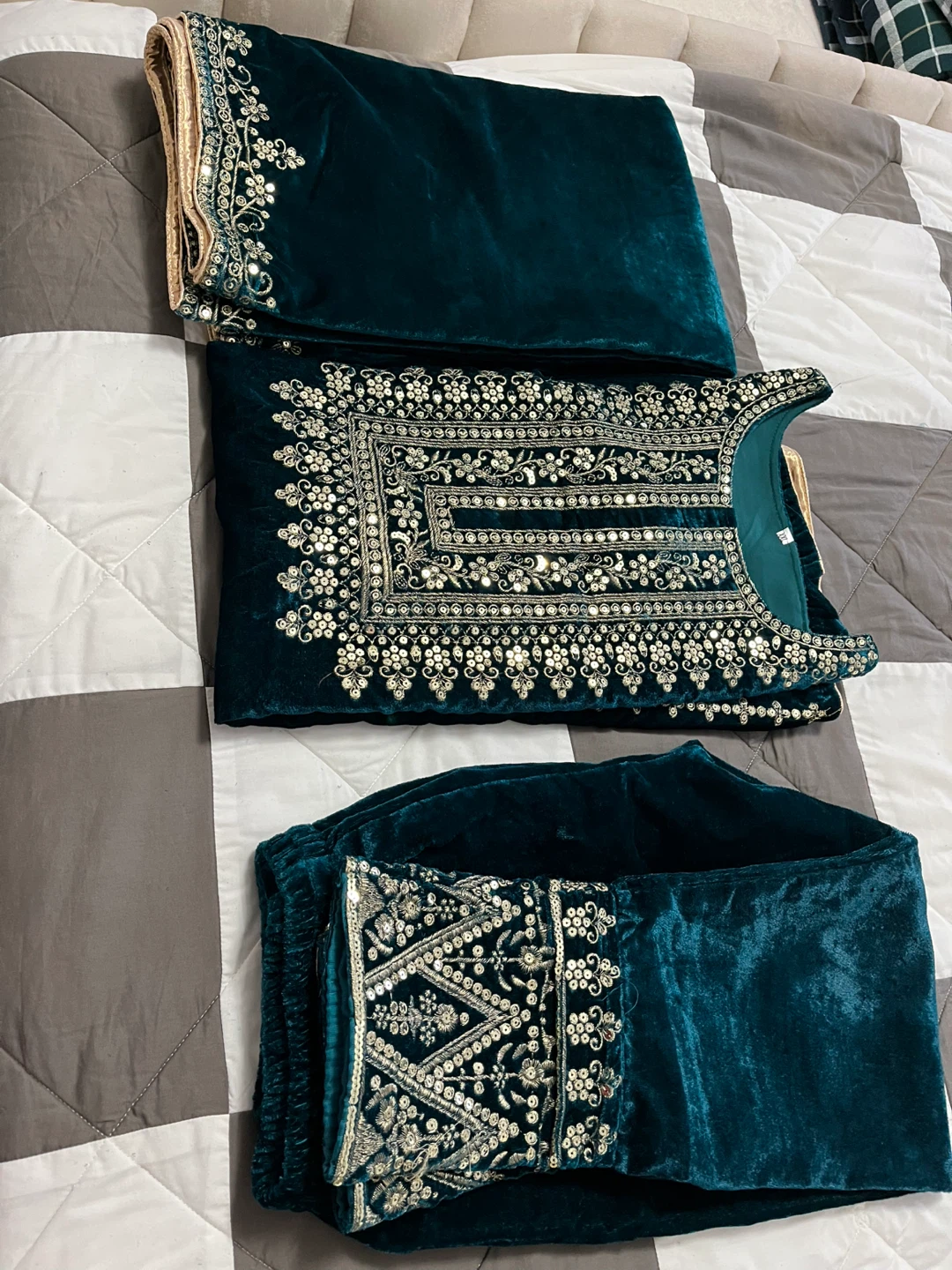 Emerald Velvet Embroidered Salwar Kameez Suit - photo 2
