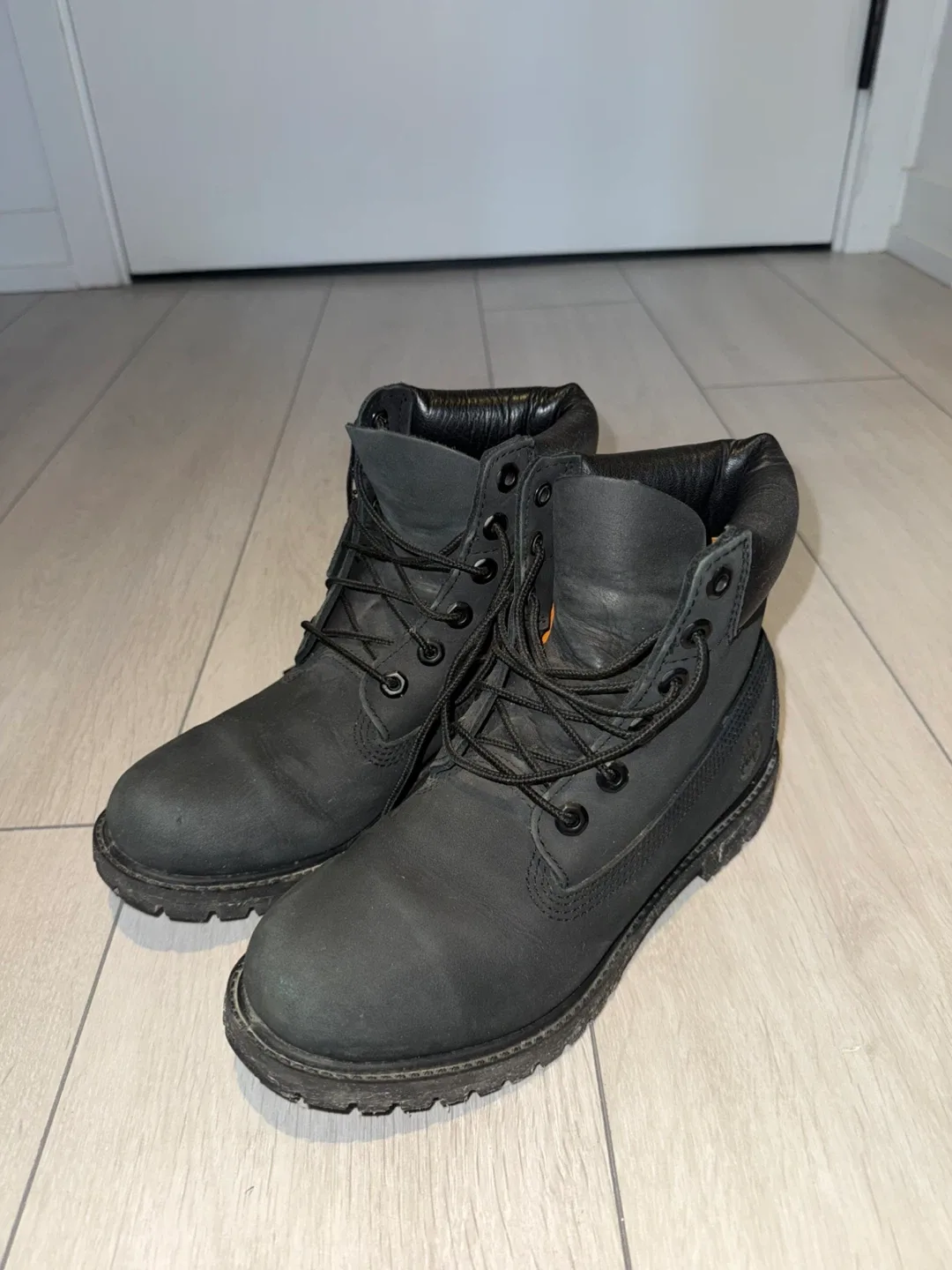 Barely Worn Timberland Black Winter Boots image indicator(2)