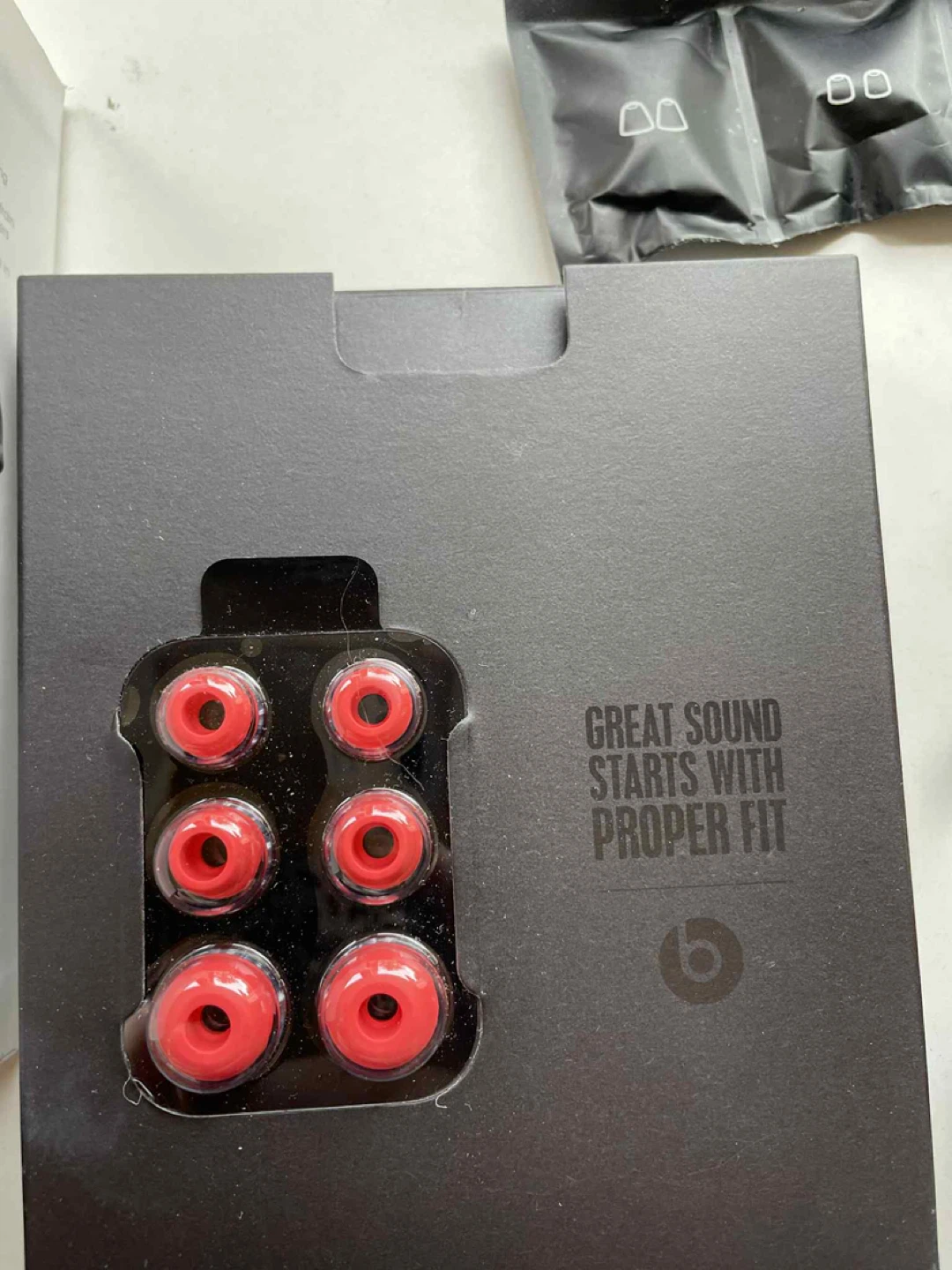 Powerbeats earphones - photo 2