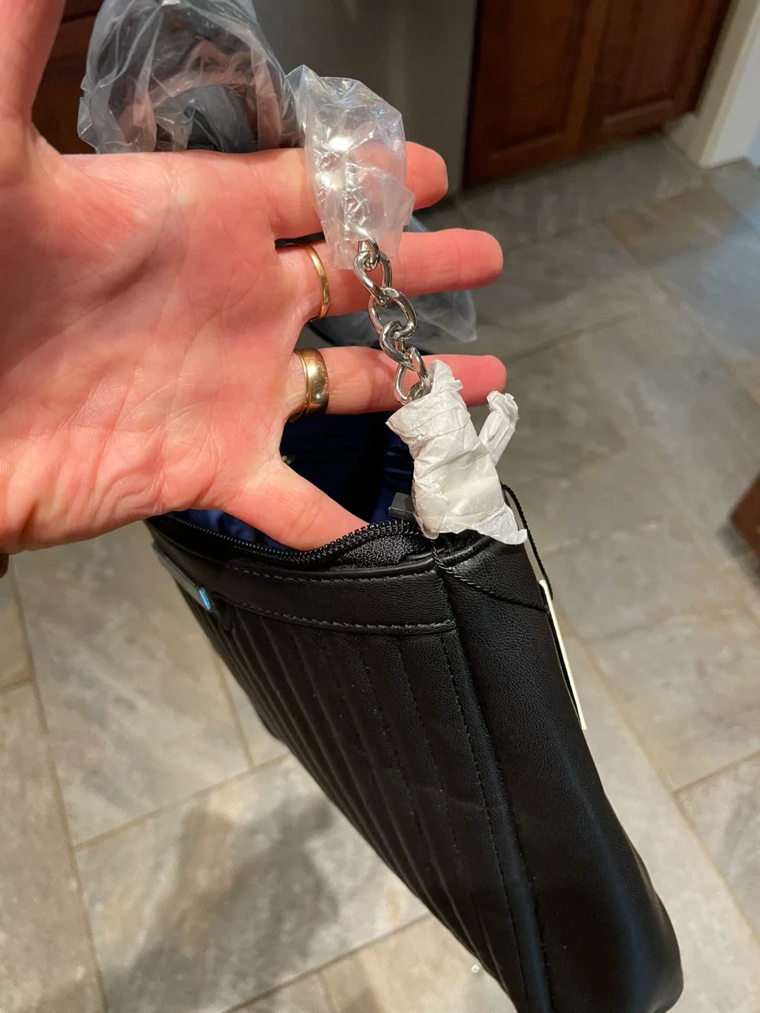 Simon Chang Black Quilted Shoulder Bag image indicator(3)