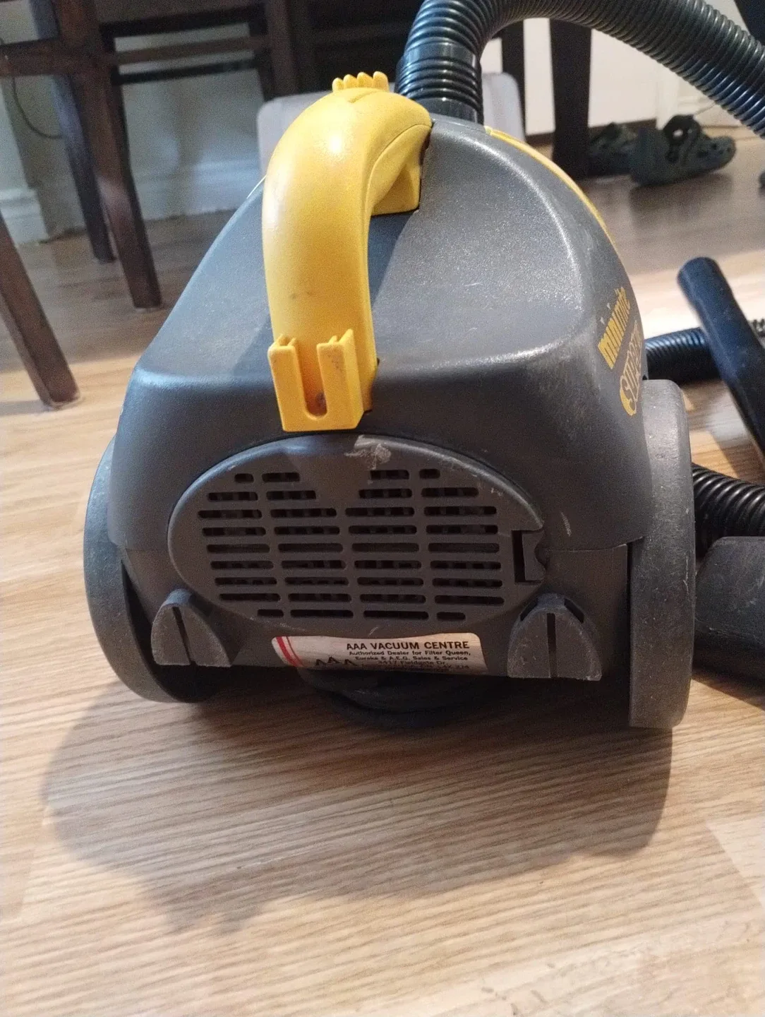 Eureka Mini Mite Super Lite Vacuum image indicator(8)