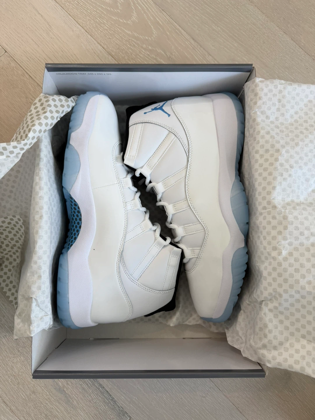 Air Jordan 11 Retro Legend Blue - Size 11