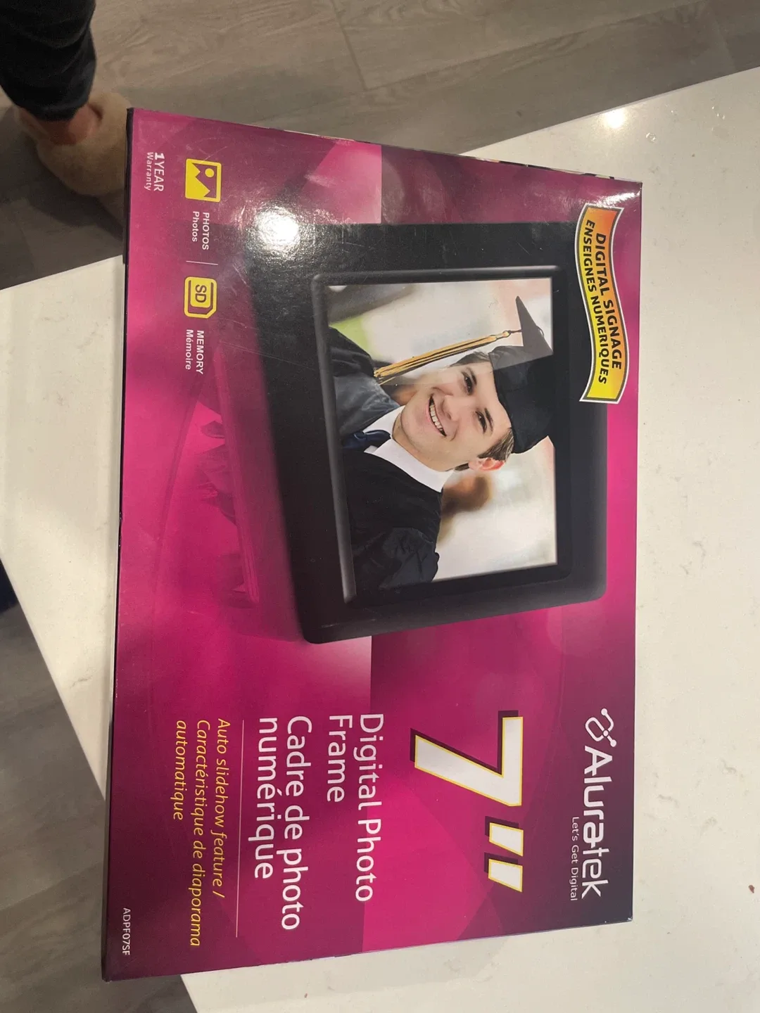 Aluratek 7" Digital Photo Frame - New in Box!