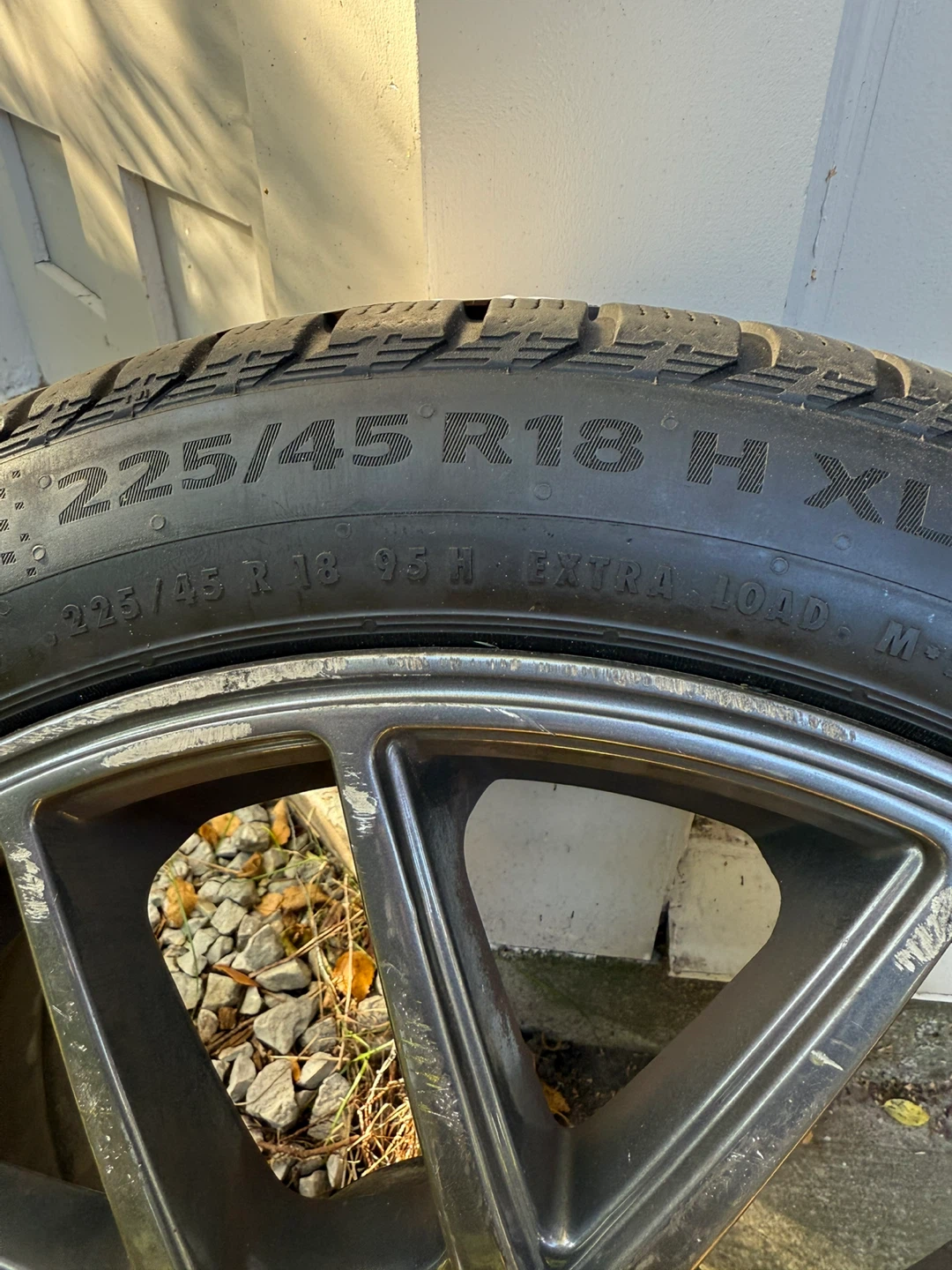 Continental 225/45R18 Winter Tire Set/mag RIMs