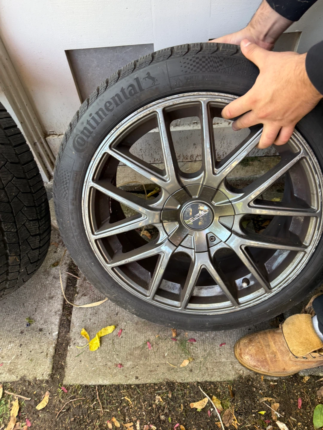 Continental 225/45R18 Winter Tire Set/mag RIMs - photo 4