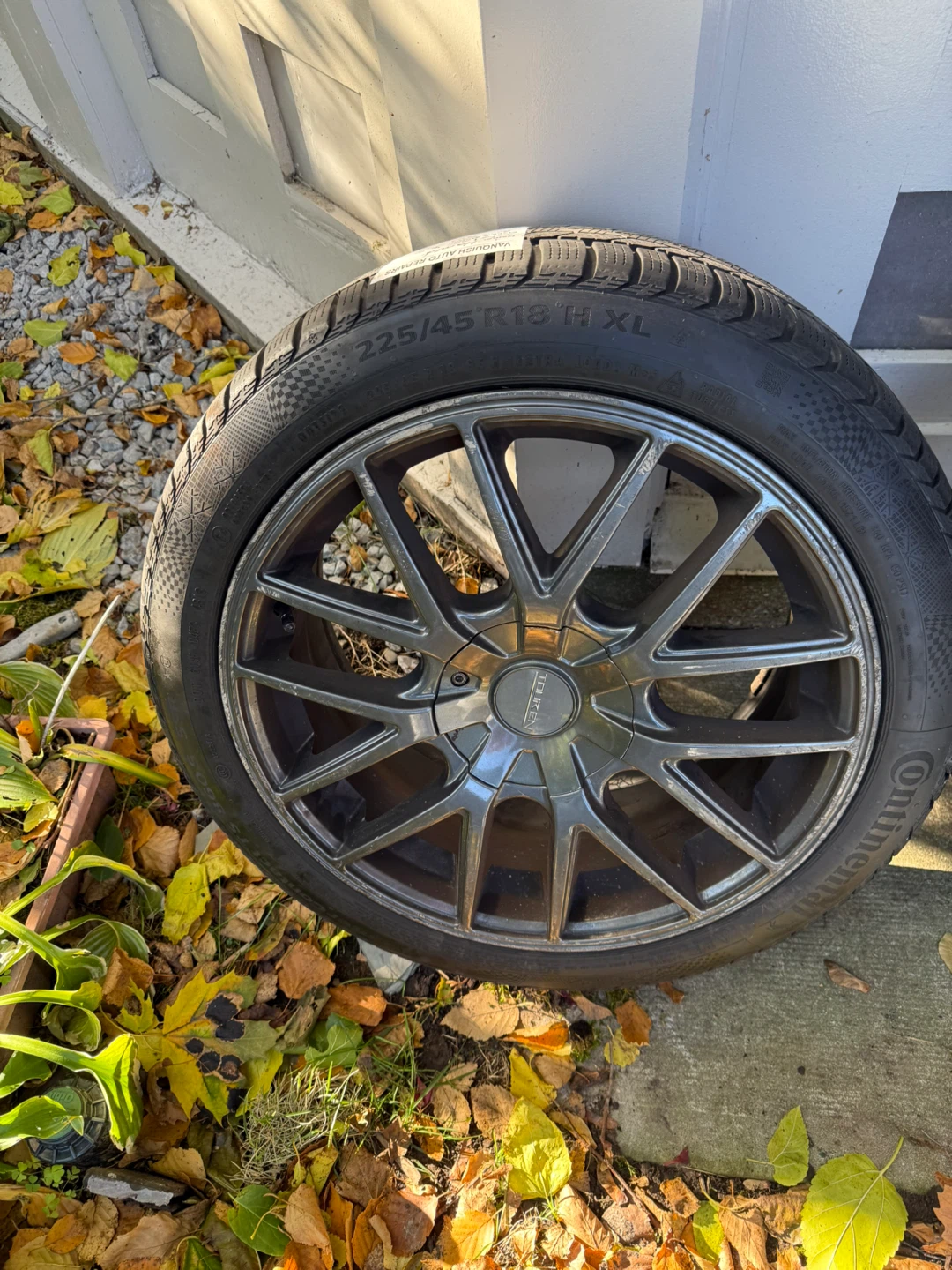Continental 225/45R18 Winter Tire Set/mag RIMs - photo 3