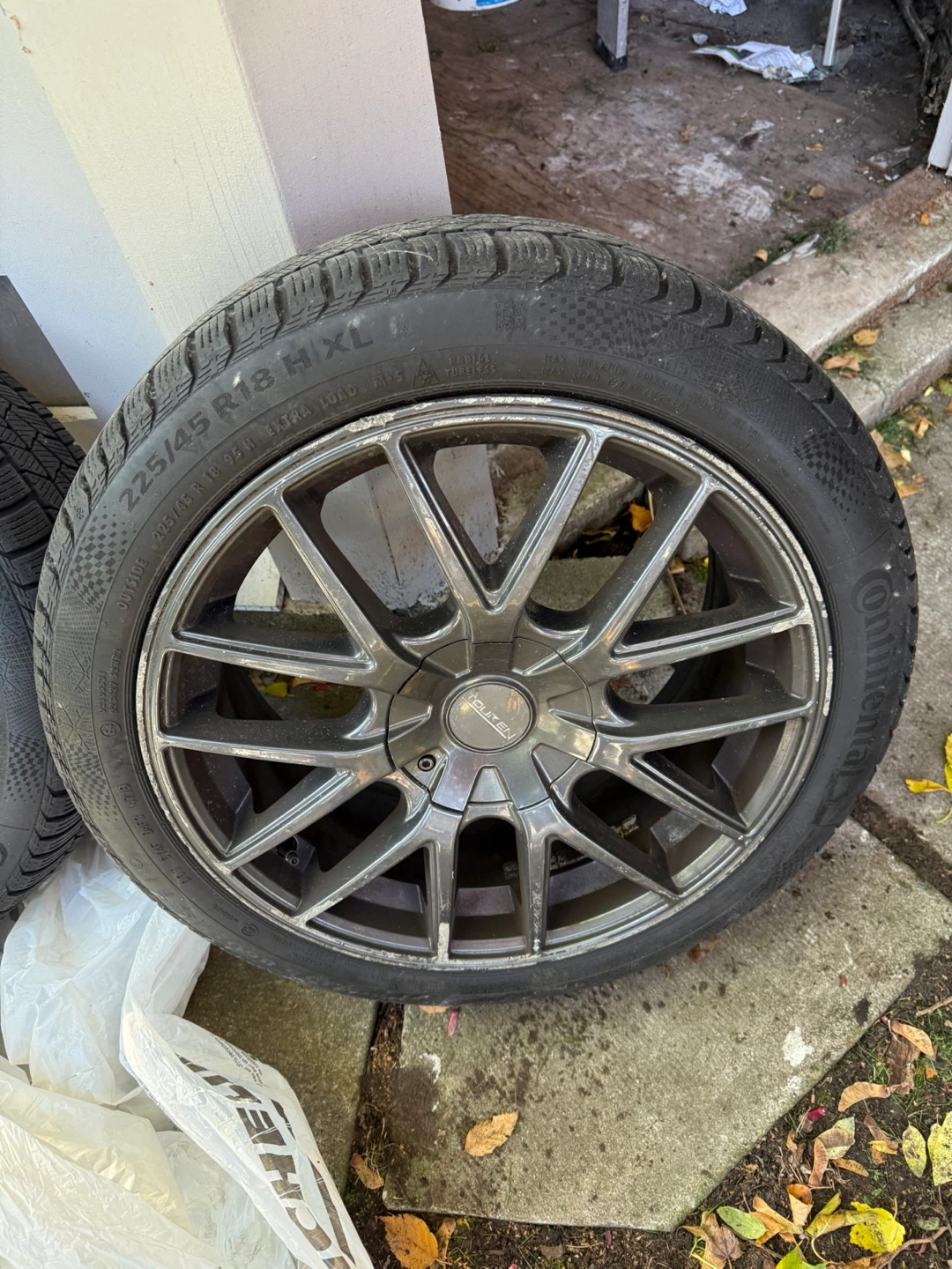 Continental 225/45R18 Winter Tire Set/mag RIMs - photo 5