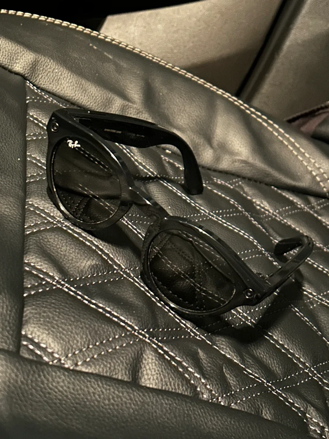 Ray ban stories META image indicator(2)