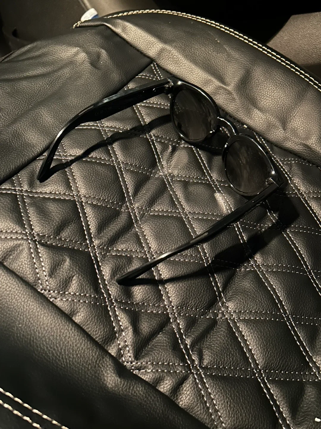 Ray ban stories META image indicator(3)