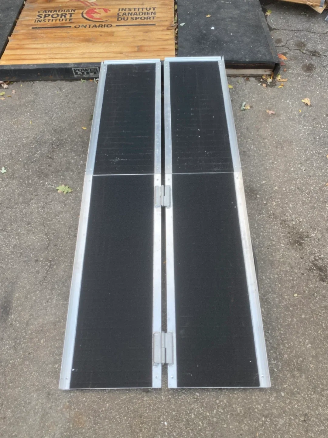 6ft Portable Folding Wheelchair Ramp image indicator(2)