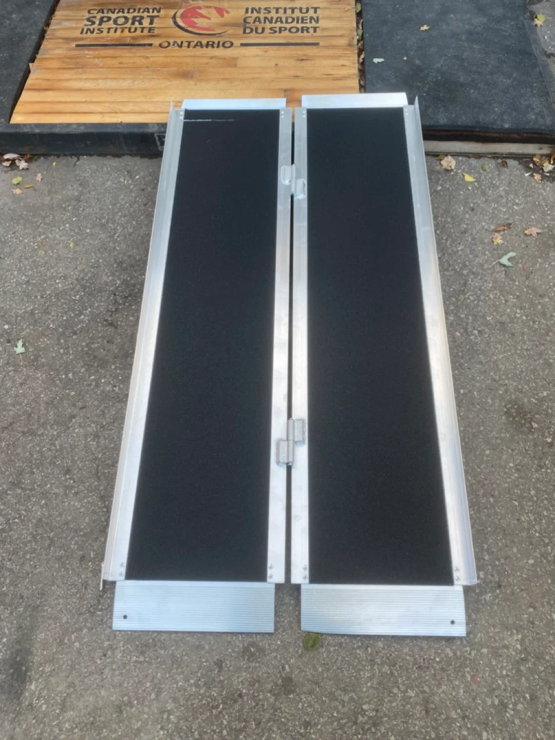 5ft Folding Aluminum Wheelchair Ramp image indicator(4)