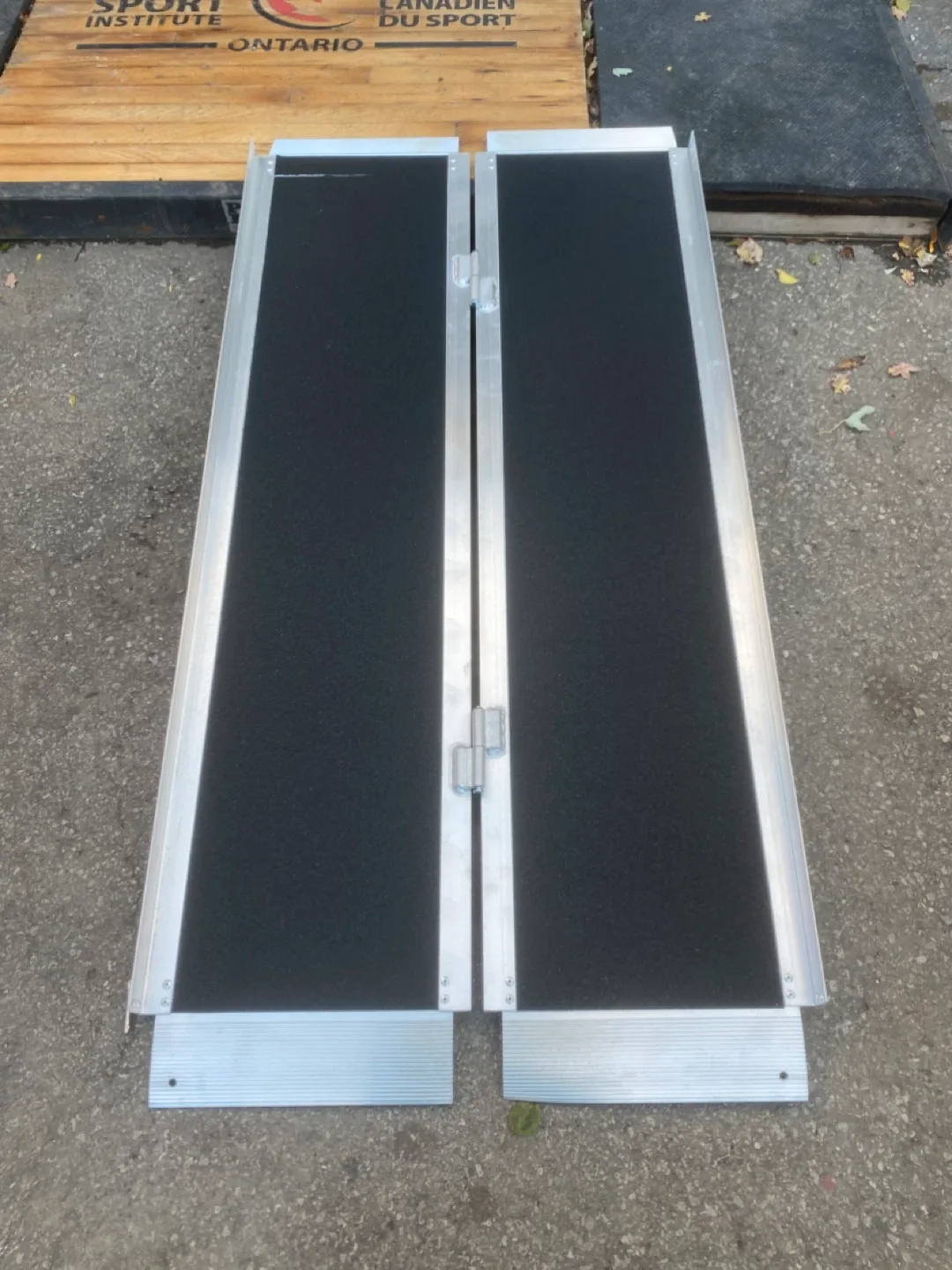 5ft Folding Aluminum Wheelchair Ramp image indicator(3)
