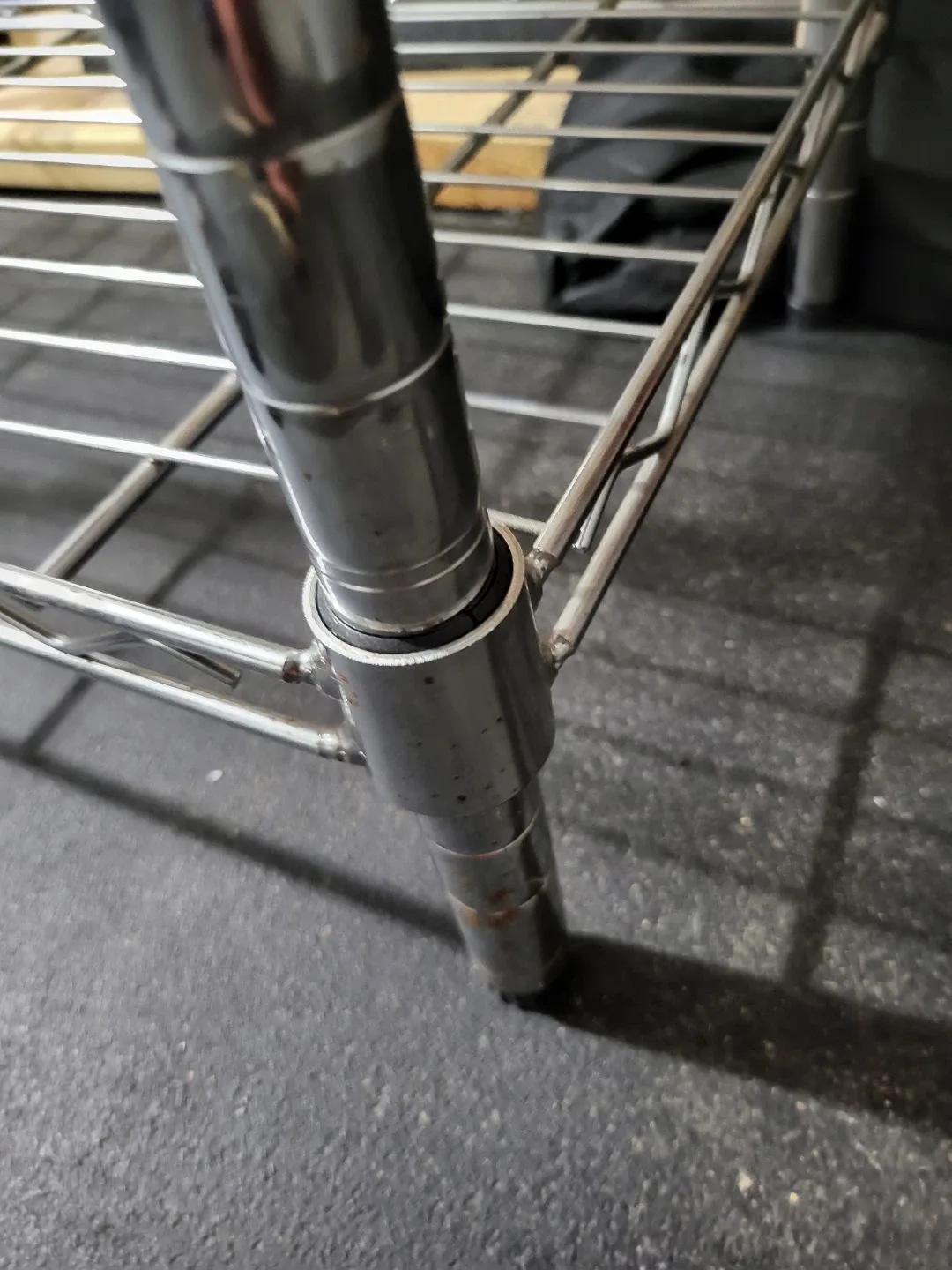 Chrome Metal Shelving Unit image indicator(4)