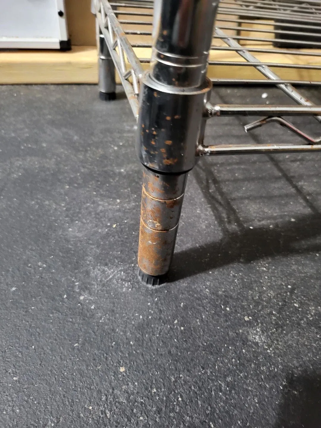 Chrome Metal Shelving Unit image indicator(5)