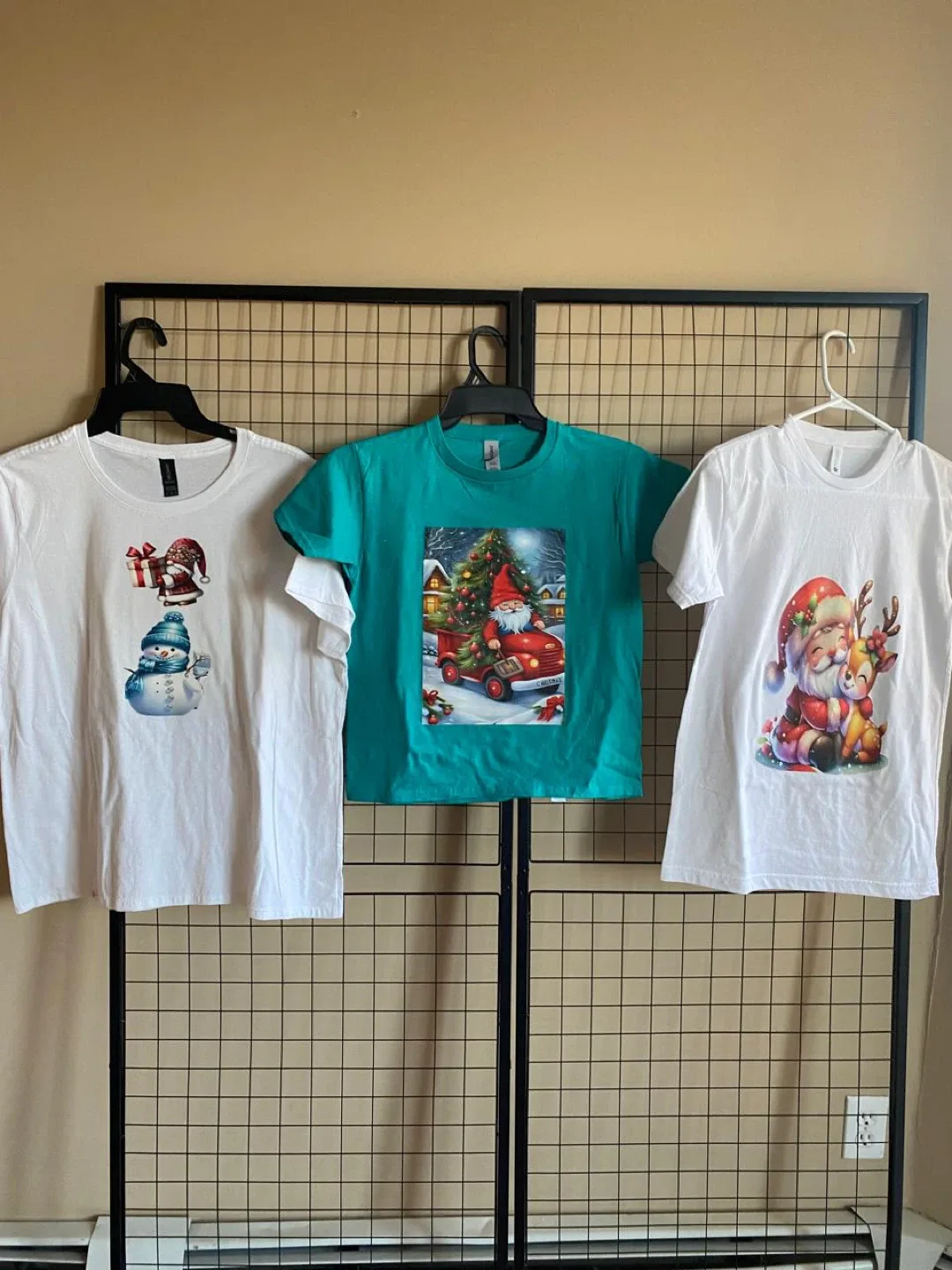 Christmas Graphic T-Shirts image indicator(7)